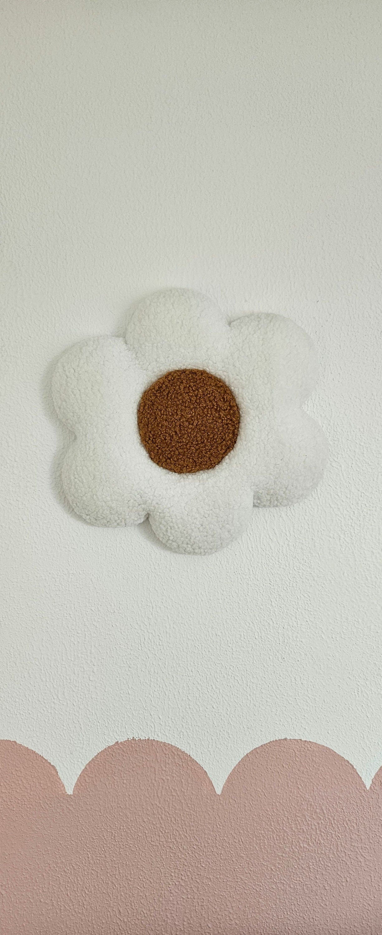 Bloem madeliefje wanddecoratie gebroken wit/okergeel babykamer, boucle wanddecoratie, kinderkamer, babyroom, clouds,flower