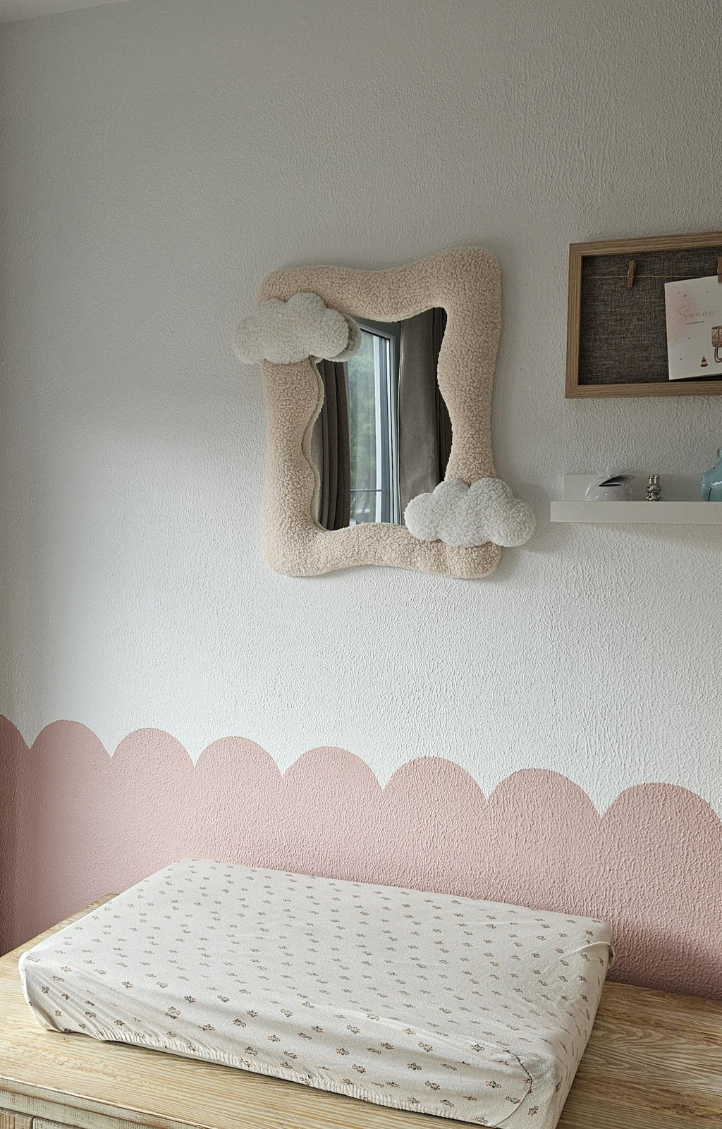 Spiegel met wolkjes wanddecoratie champagne/gebroken wit organische vorm babykamer, boucle wanddecoratie, kinderkamer, babyroom