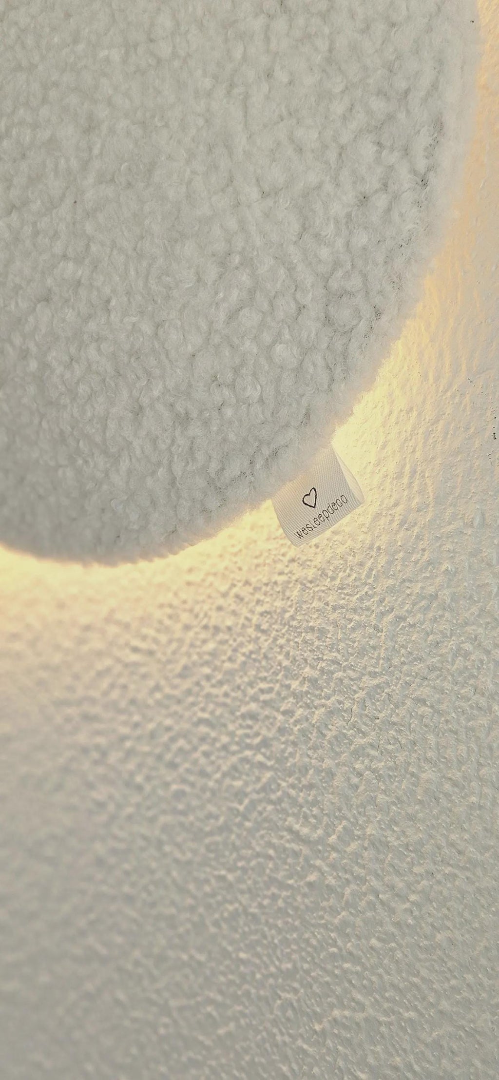 Zacht Wolken-Wandlicht Bundel – LED Wolk-Lampjes + Teddy aan Schommel – Handmade Babykamer Decoratie & Babyshower Cadeau