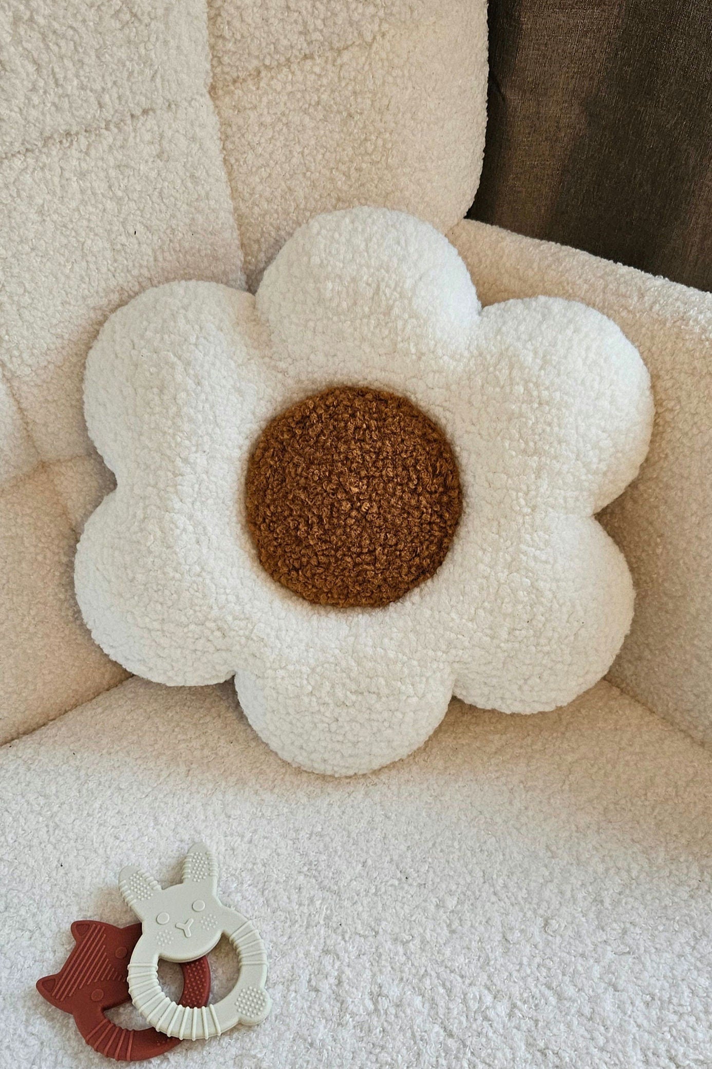 Bloem madeliefje wanddecoratie gebroken wit/okergeel babykamer, boucle wanddecoratie, kinderkamer, babyroom, clouds,flower